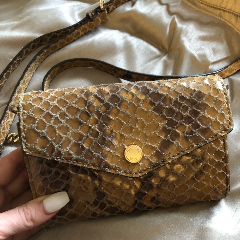 Wallet crossbody